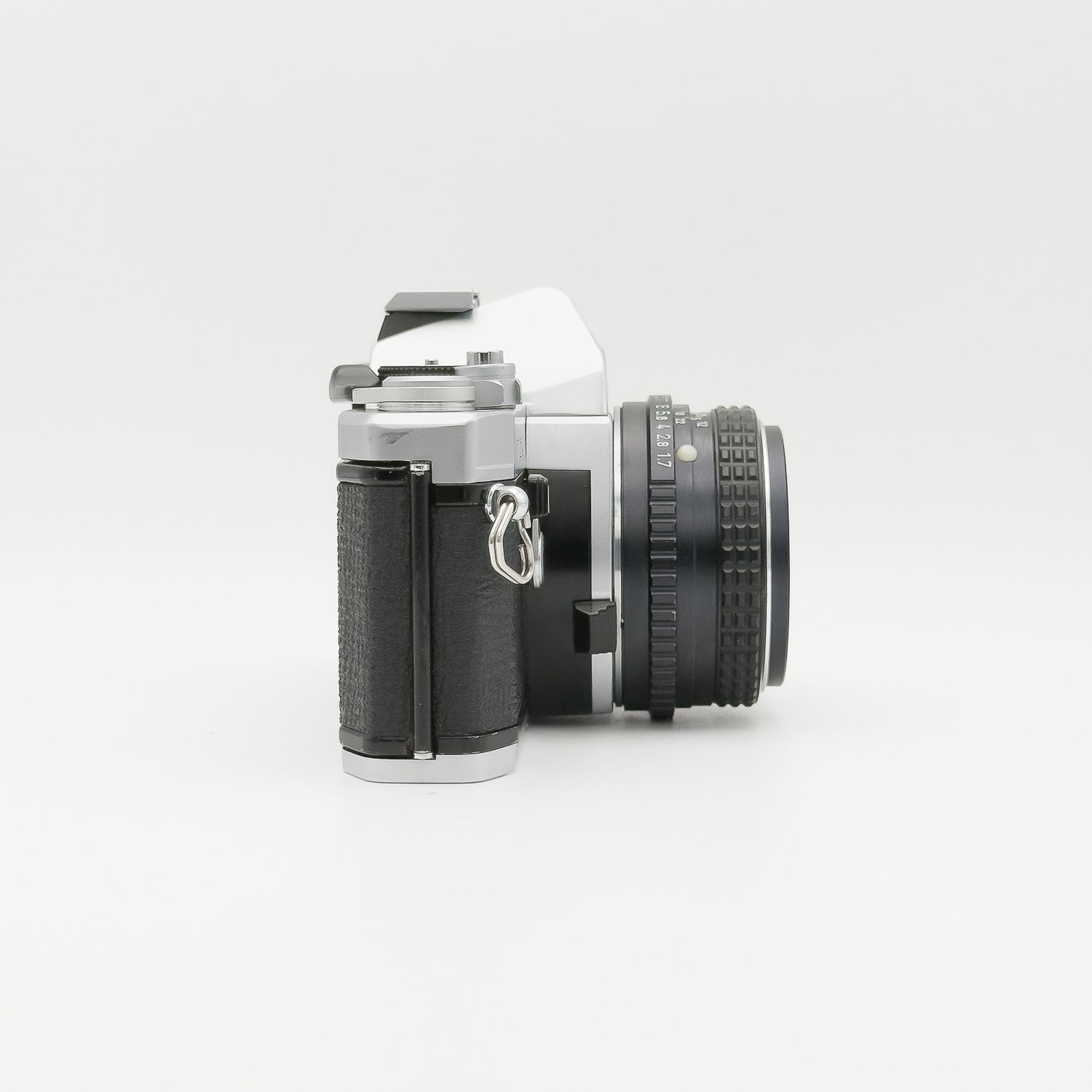 Pentax MX silver with SMC 50mm f1.7 side view