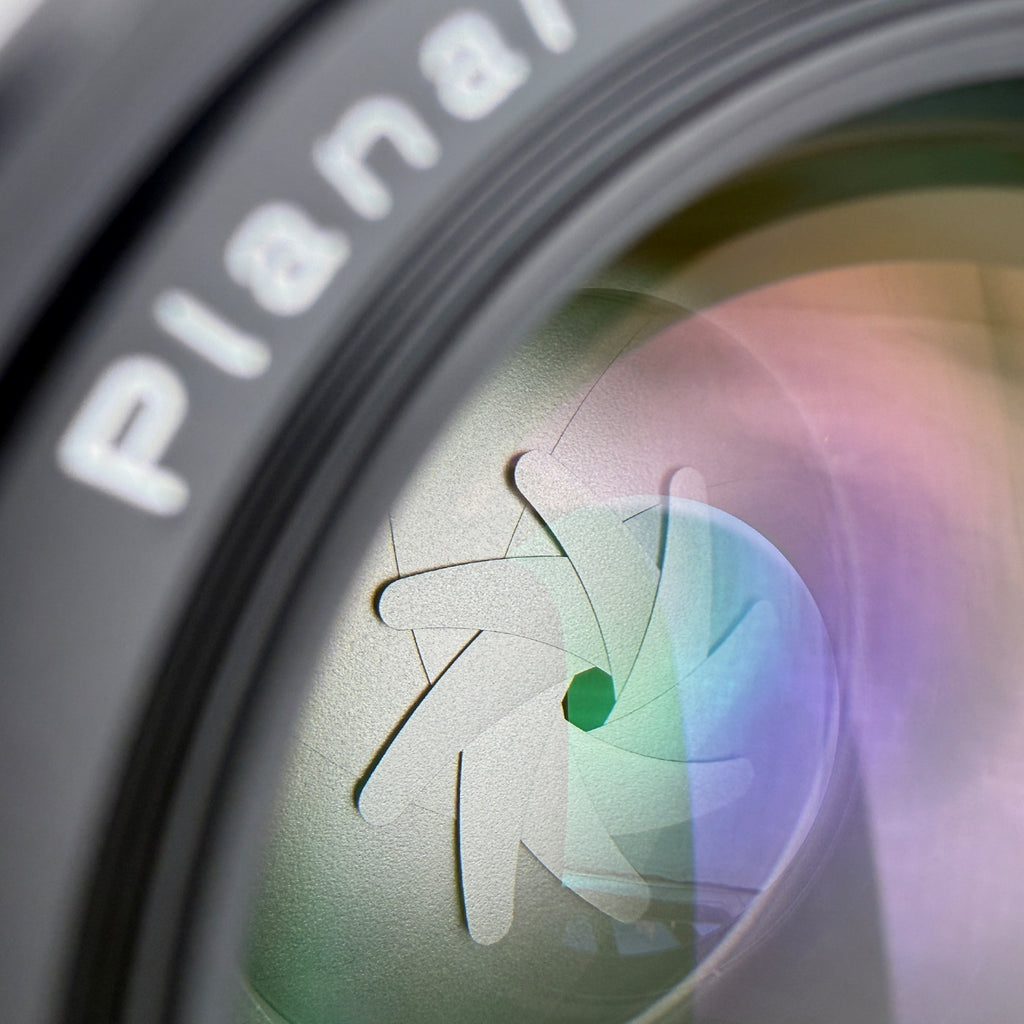 Carl Zeiss Planar T* 100mm f2 (EF Mount)