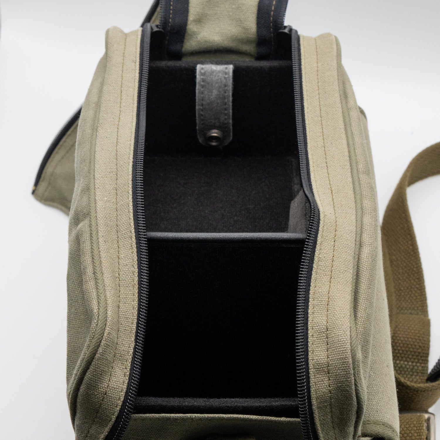 Leica Canvas Bag - Safari/Olive image 2