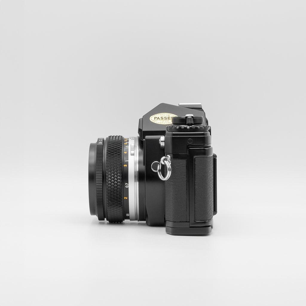 Olympus OM10 Quartz black side view