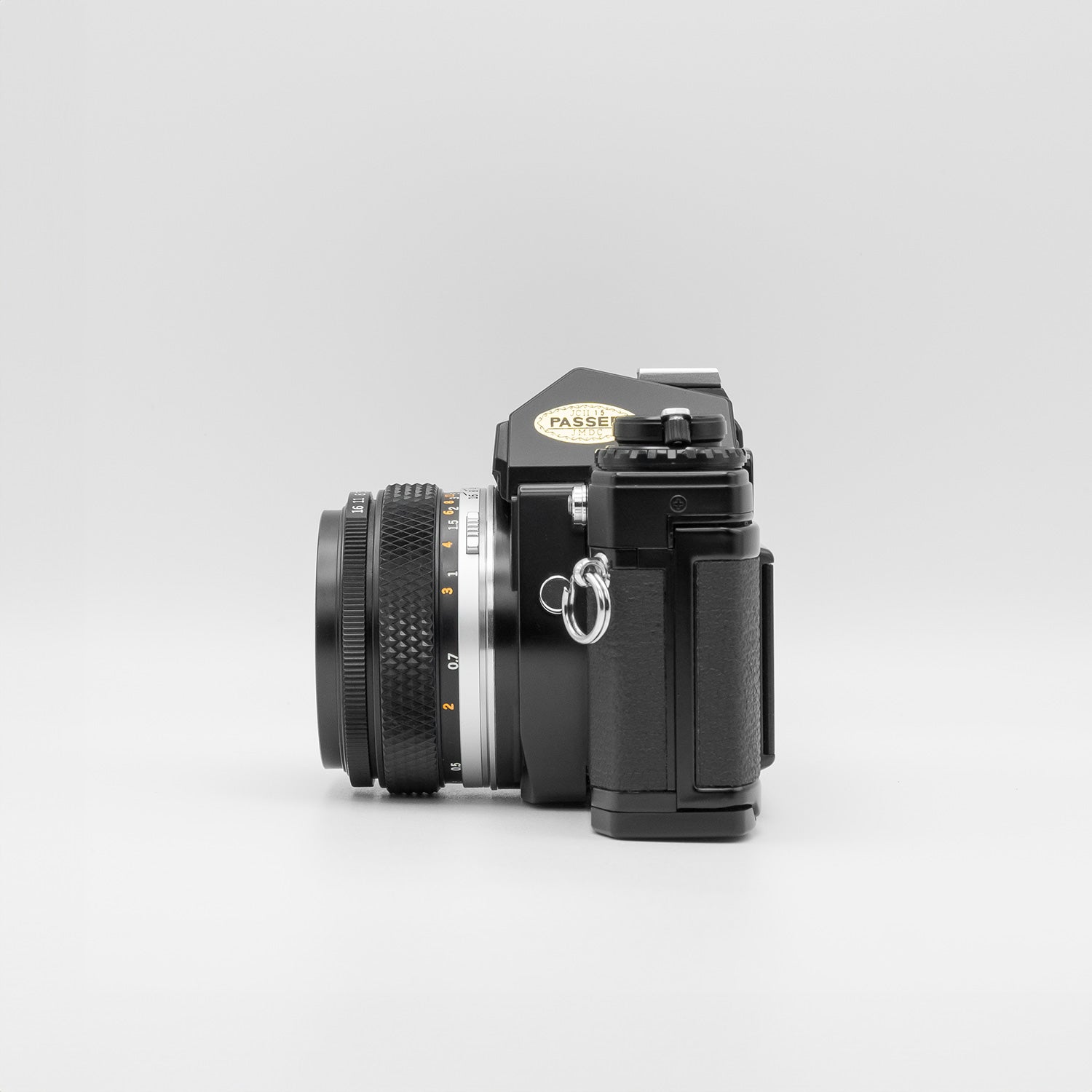 Olympus OM10 Quartz black side view