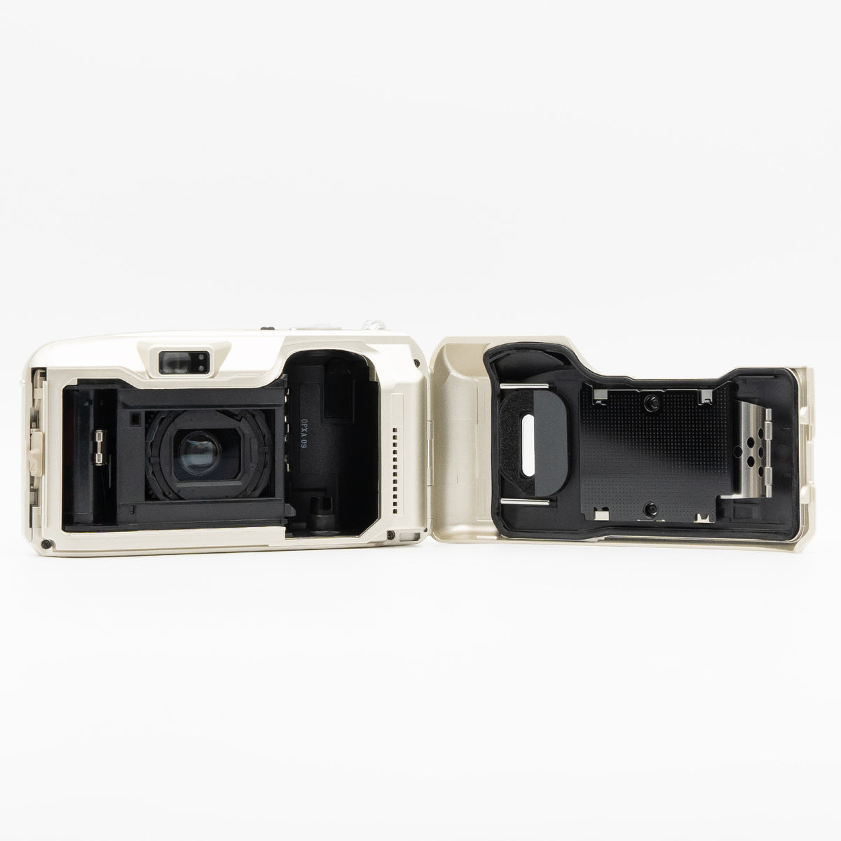 Olympus Mju III Zoom 80 film chamber